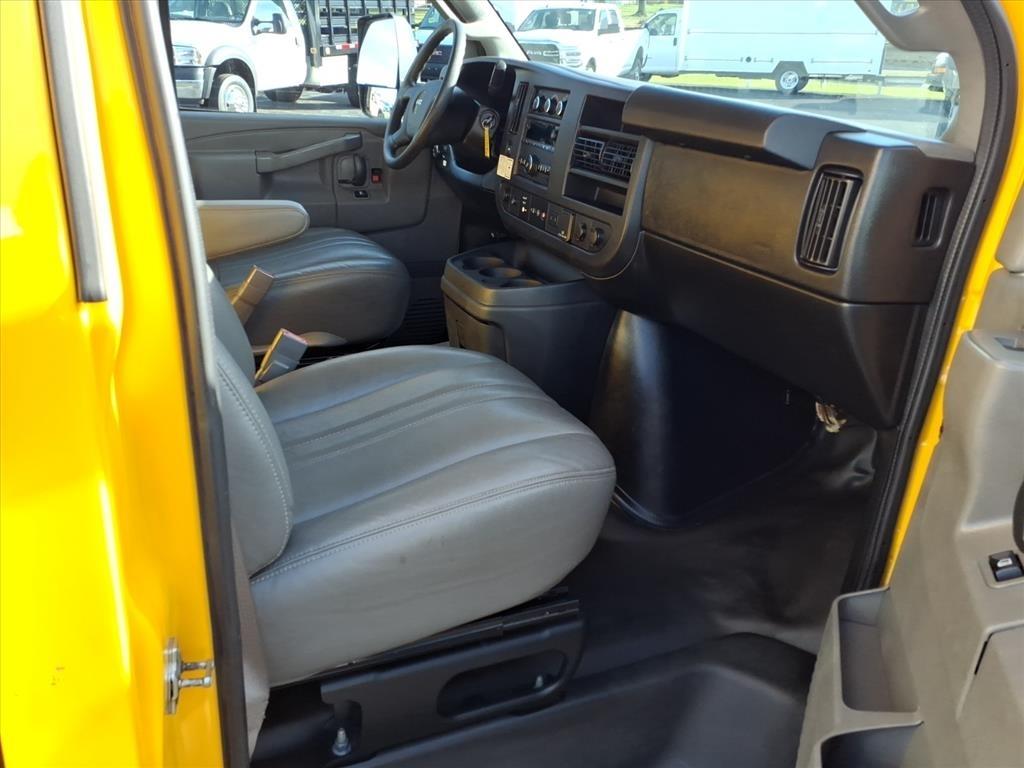 GMC Savana Commercial Cutaway 3500 Van 177" 2021