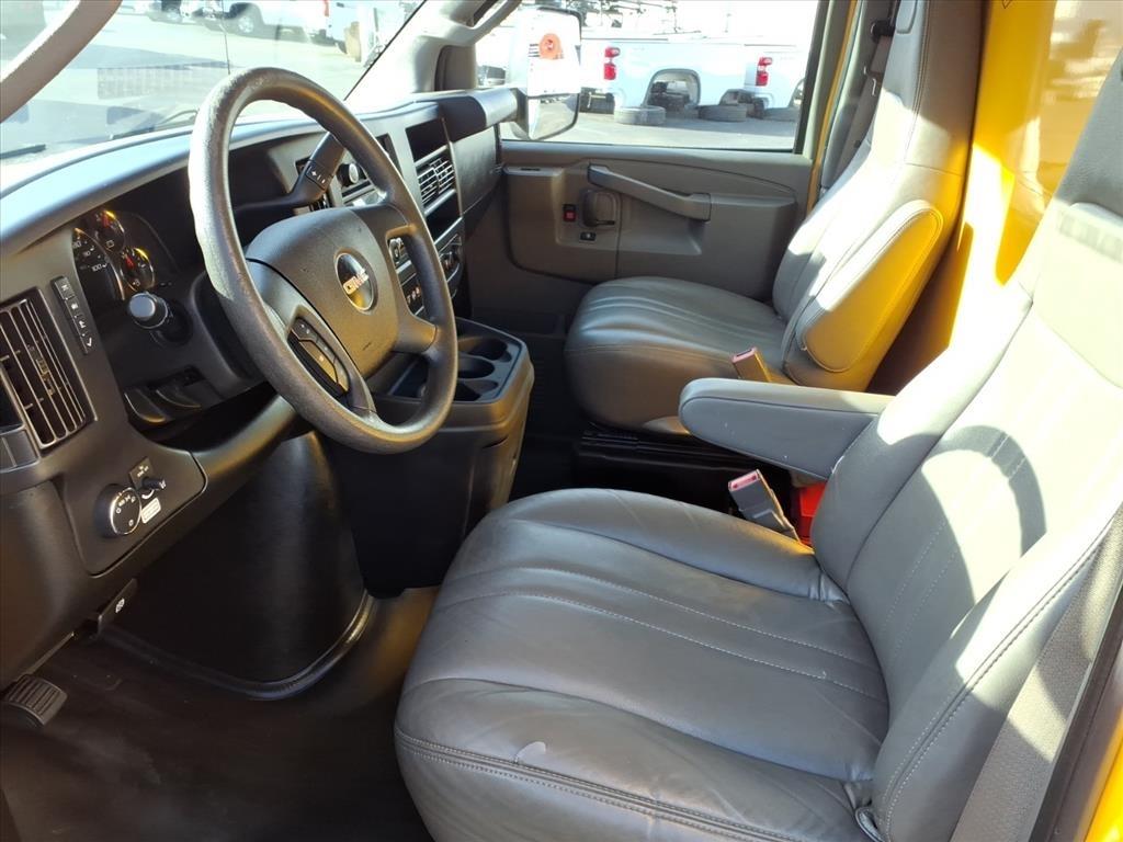 GMC Savana Commercial Cutaway 3500 Van 177" 2021