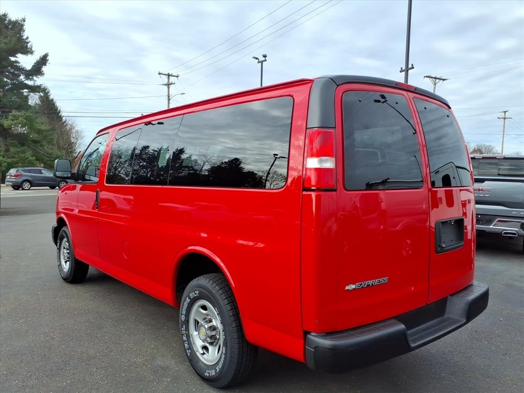2019 Chevrolet Express Passenger 2500 LS photo 4