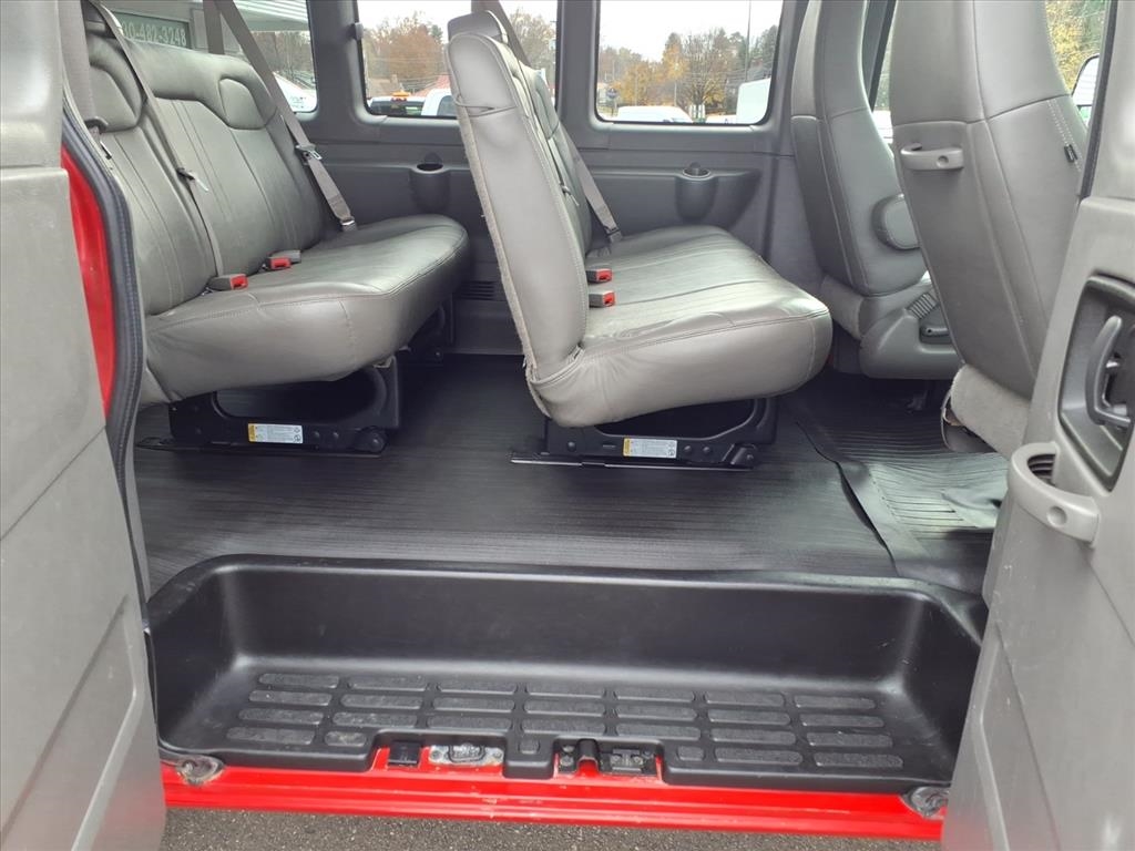 Chevrolet Express Passenger RWD 2500 135" LS 2019