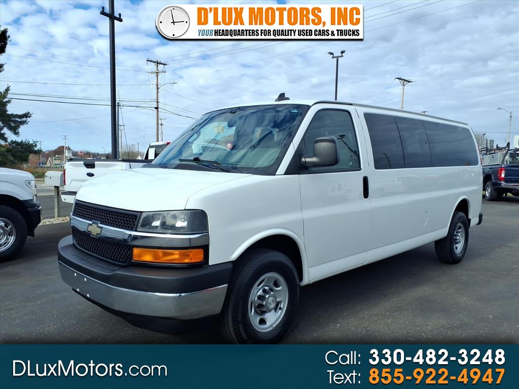 2017 Chevrolet Express Passenger RWD 3500 155" LT w/1LT