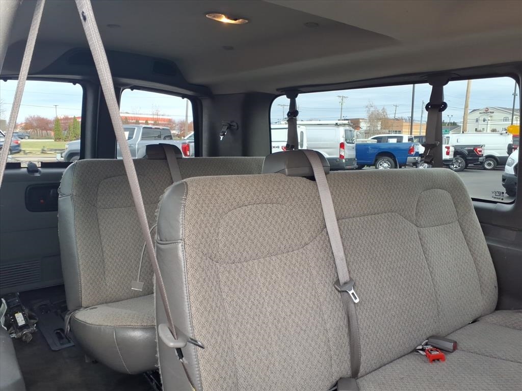 Chevrolet Express Passenger RWD 3500 155" LT w/1LT 2017