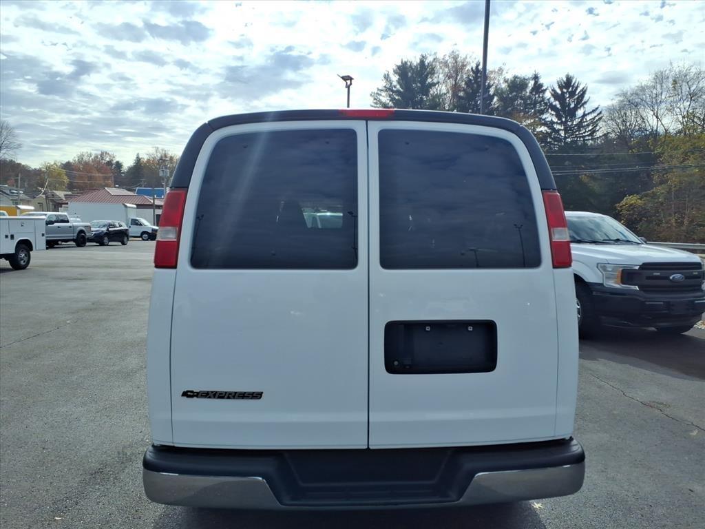 Chevrolet Express Passenger RWD 3500 155" LT w/1LT 2017