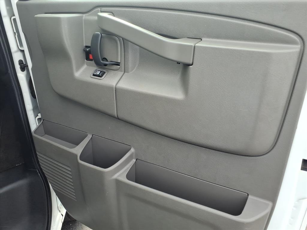 Chevrolet Express Passenger RWD 3500 155" LT w/1LT 2017