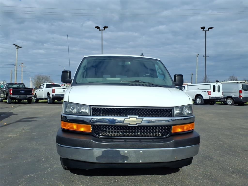 Chevrolet Express Passenger RWD 3500 155" LT w/1LT 2017
