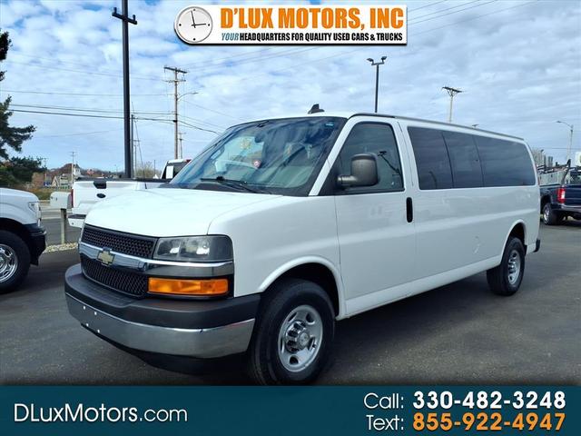 White 2017 Chevrolet Express 3500 LT Extended RWD Van Rear-Wheel Drive 6-Speed Automatic