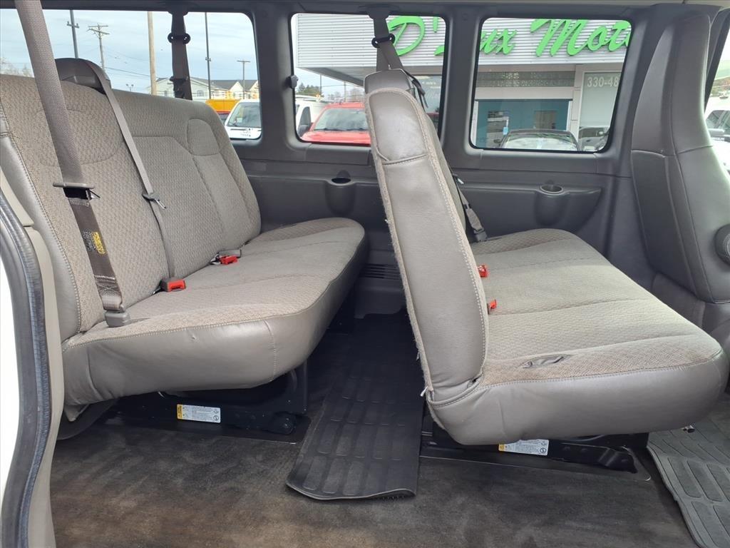 Chevrolet Express Passenger RWD 3500 155" LT w/1LT 2017