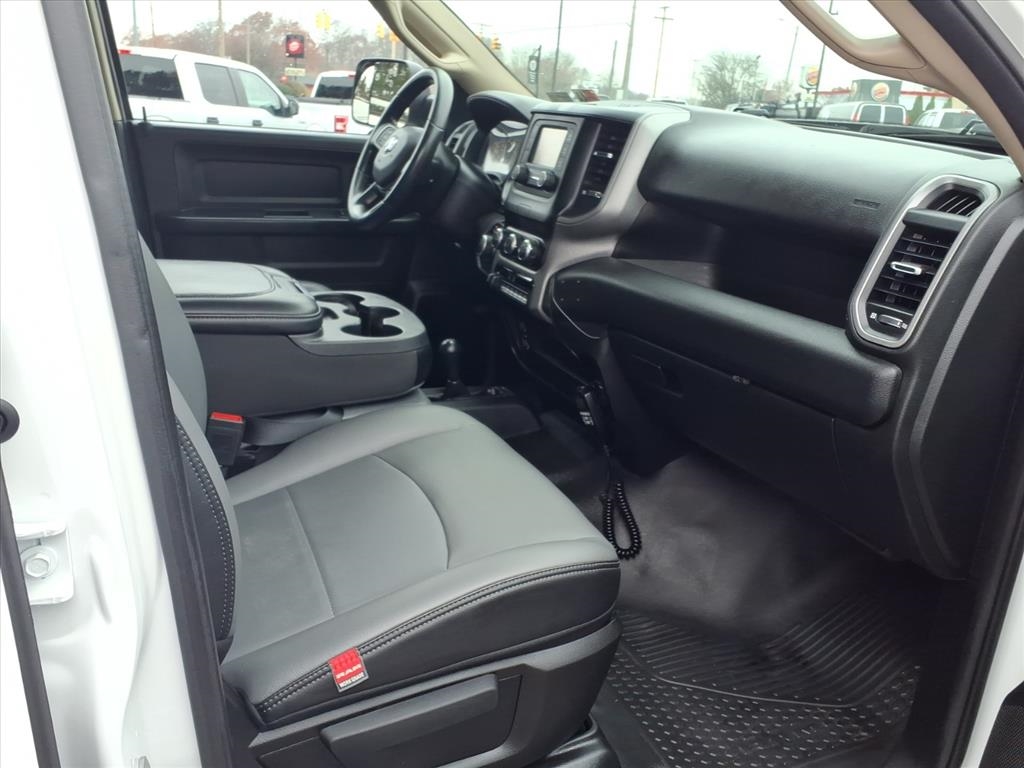 RAM 2500 Tradesman 4x4 Crew Cab 8' Box 2020