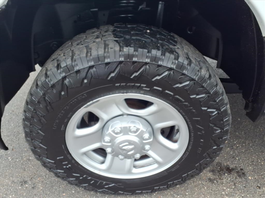 RAM 2500 Tradesman 4x4 Crew Cab 8' Box 2020