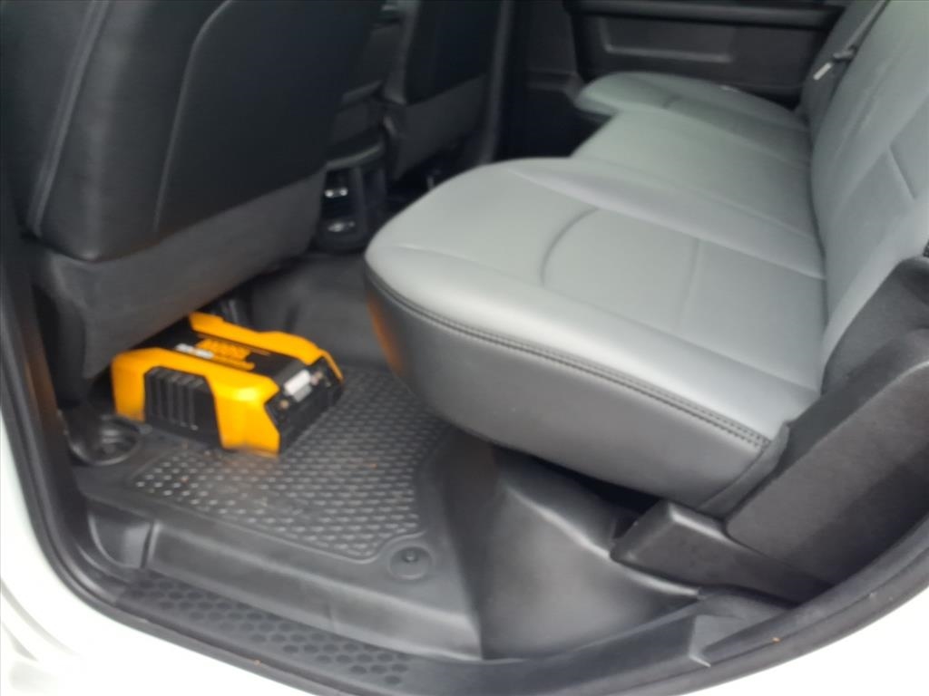 RAM 2500 Tradesman 4x4 Crew Cab 8' Box 2020