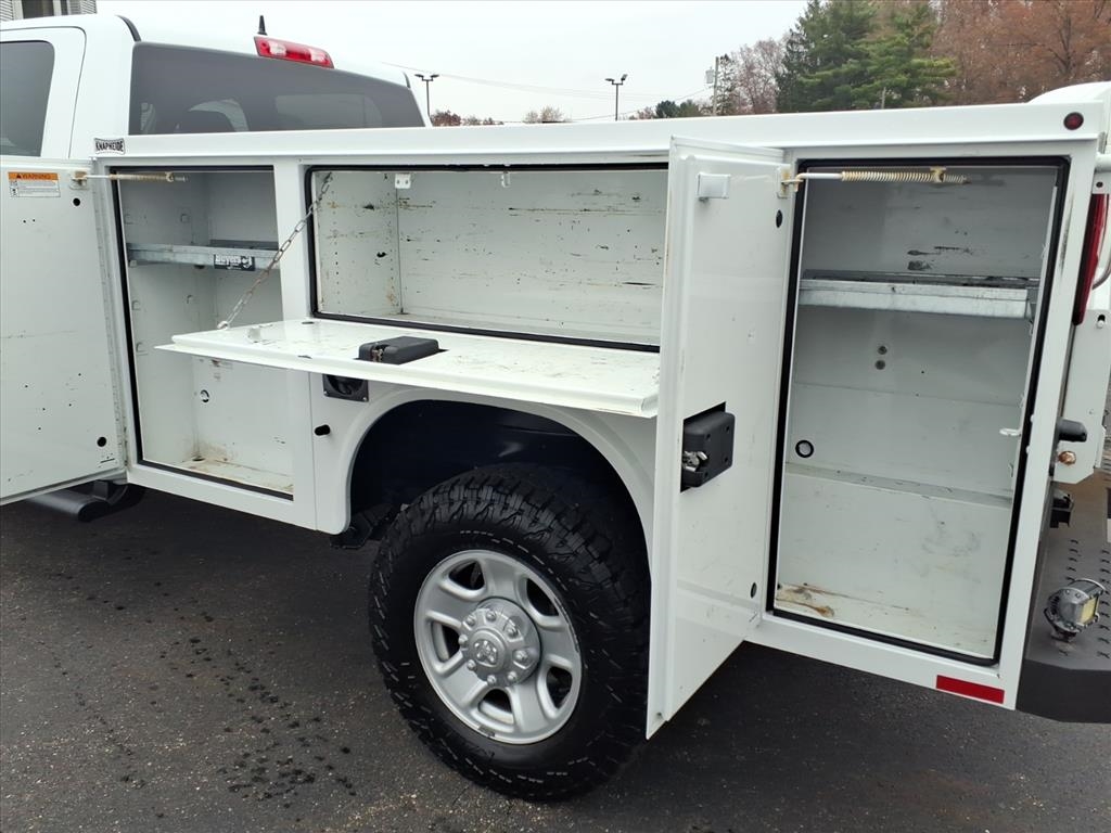 RAM 2500 Tradesman 4x4 Crew Cab 8' Box 2020