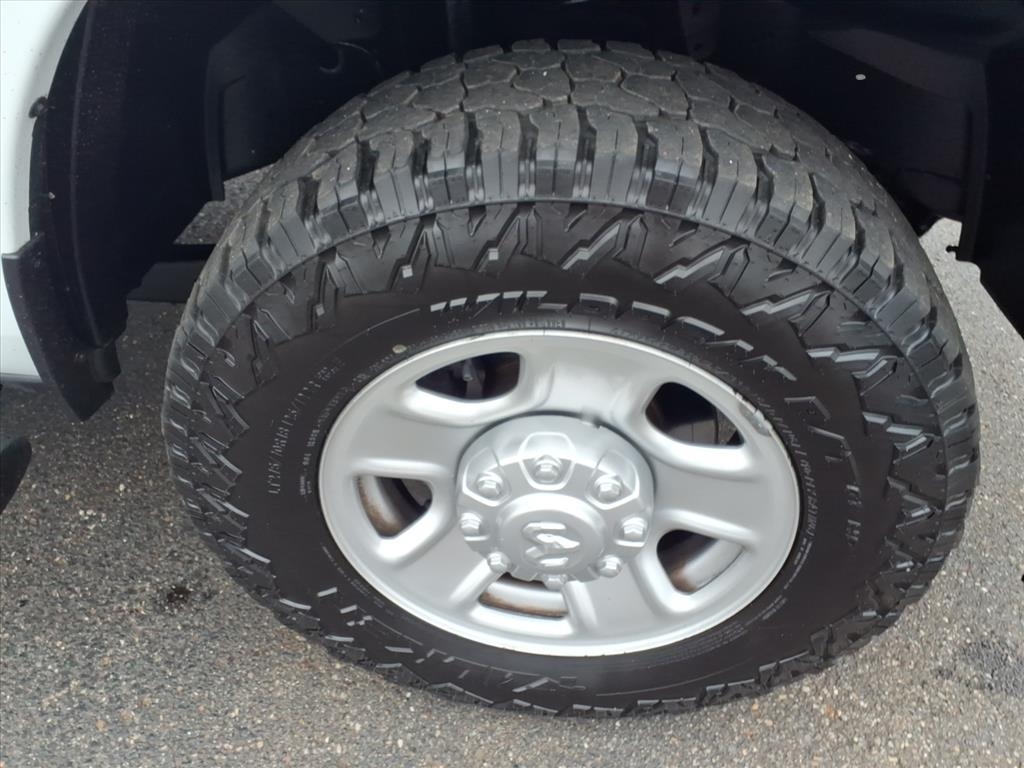 RAM 2500 Tradesman 4x4 Crew Cab 8' Box 2020