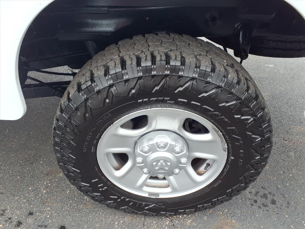 RAM 2500 Tradesman 4x4 Crew Cab 8' Box 2020