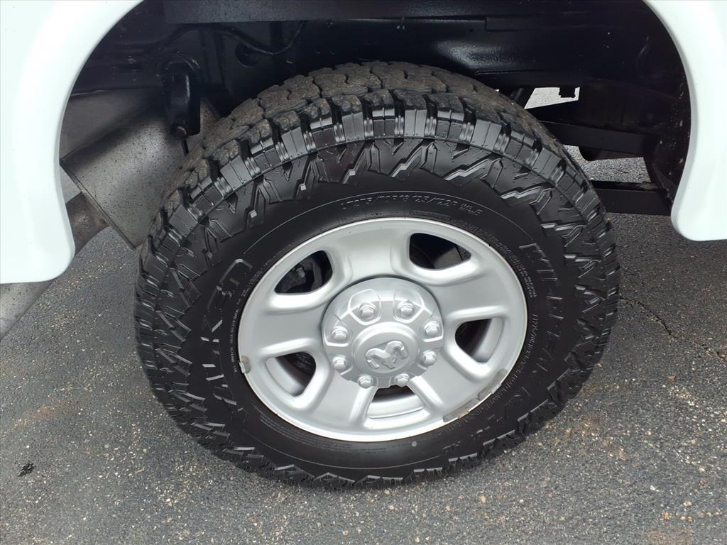 RAM 2500 Tradesman 4x4 Crew Cab 8' Box 2020