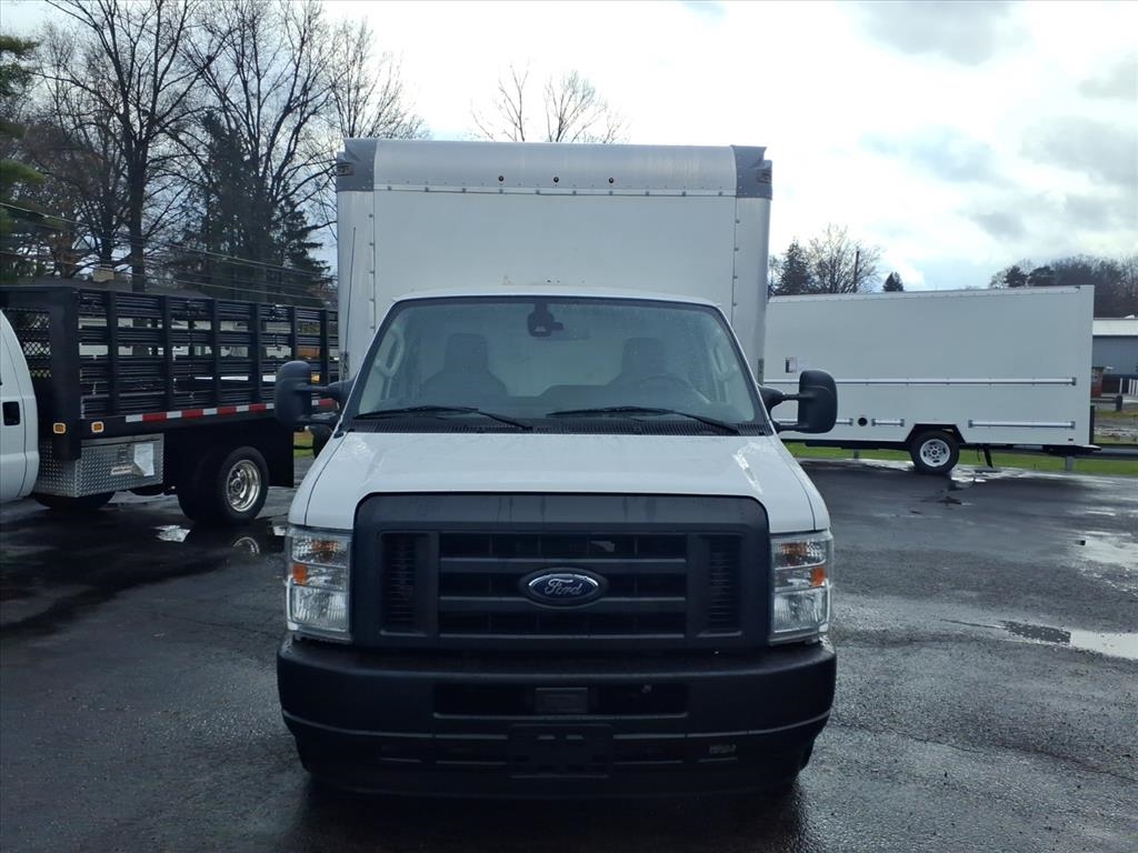 2021 Ford E-350 photo 2
