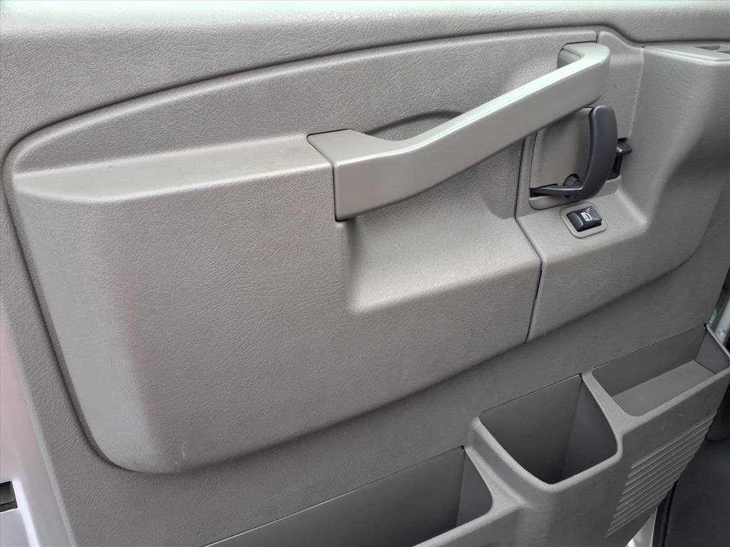 Chevrolet Express Passenger RWD 3500 155" LT w/1LT 2017