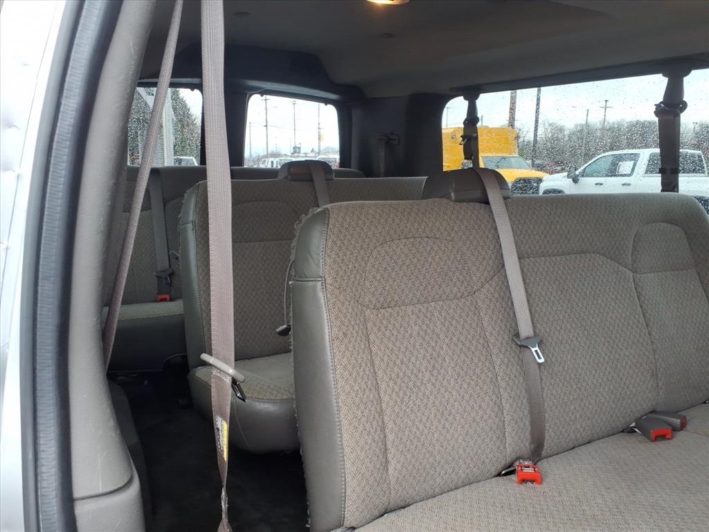 Chevrolet Express Passenger RWD 3500 155" LT w/1LT 2017