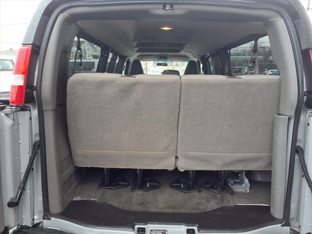 Chevrolet Express Passenger RWD 3500 155" LT w/1LT 2017