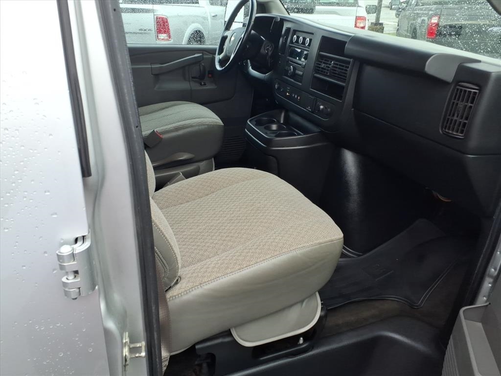 Chevrolet Express Passenger RWD 3500 155" LT w/1LT 2017