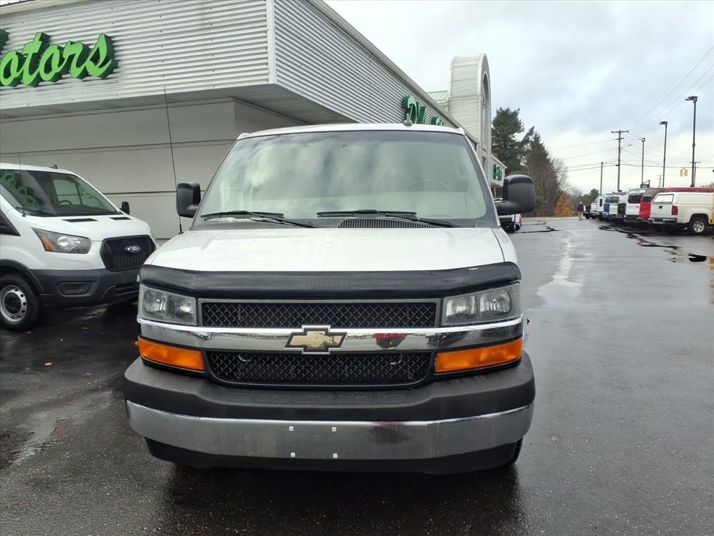Chevrolet Express Passenger RWD 3500 155" LT w/1LT 2017