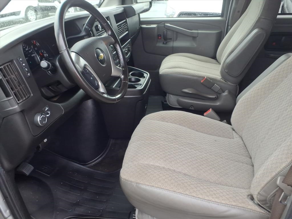 Chevrolet Express Passenger RWD 3500 155" LT w/1LT 2017