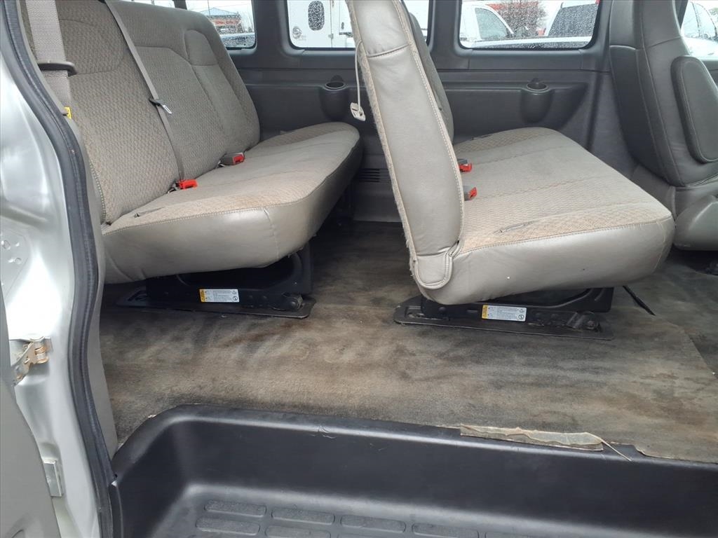 Chevrolet Express Passenger RWD 3500 155" LT w/1LT 2017