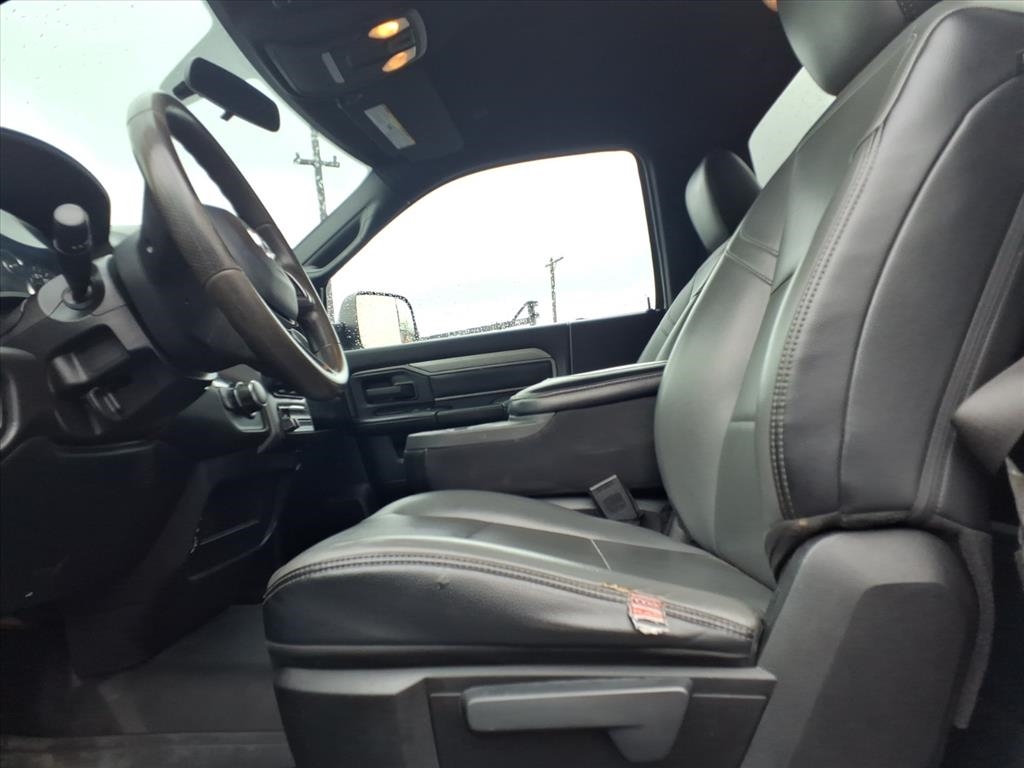 RAM 2500 Tradesman 4x4 Reg Cab 8' Box 2022