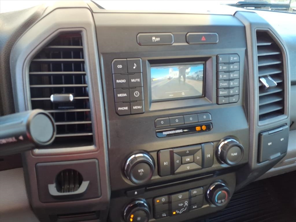 Ford Super Duty F-250 SRW XL 2WD Reg Cab 8' Box 2017