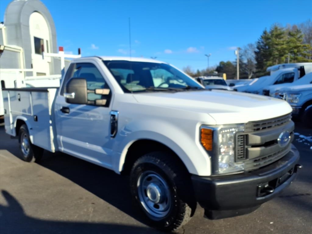 Ford Super Duty F-250 SRW XL 2WD Reg Cab 8' Box 2017