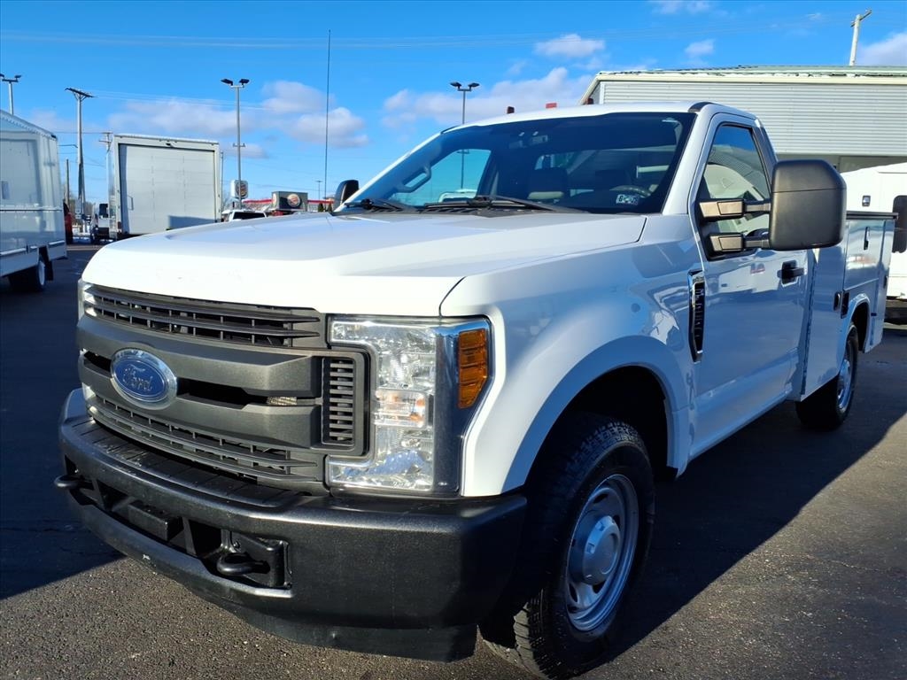 Ford Super Duty F-250 SRW XL 2WD Reg Cab 8' Box 2017