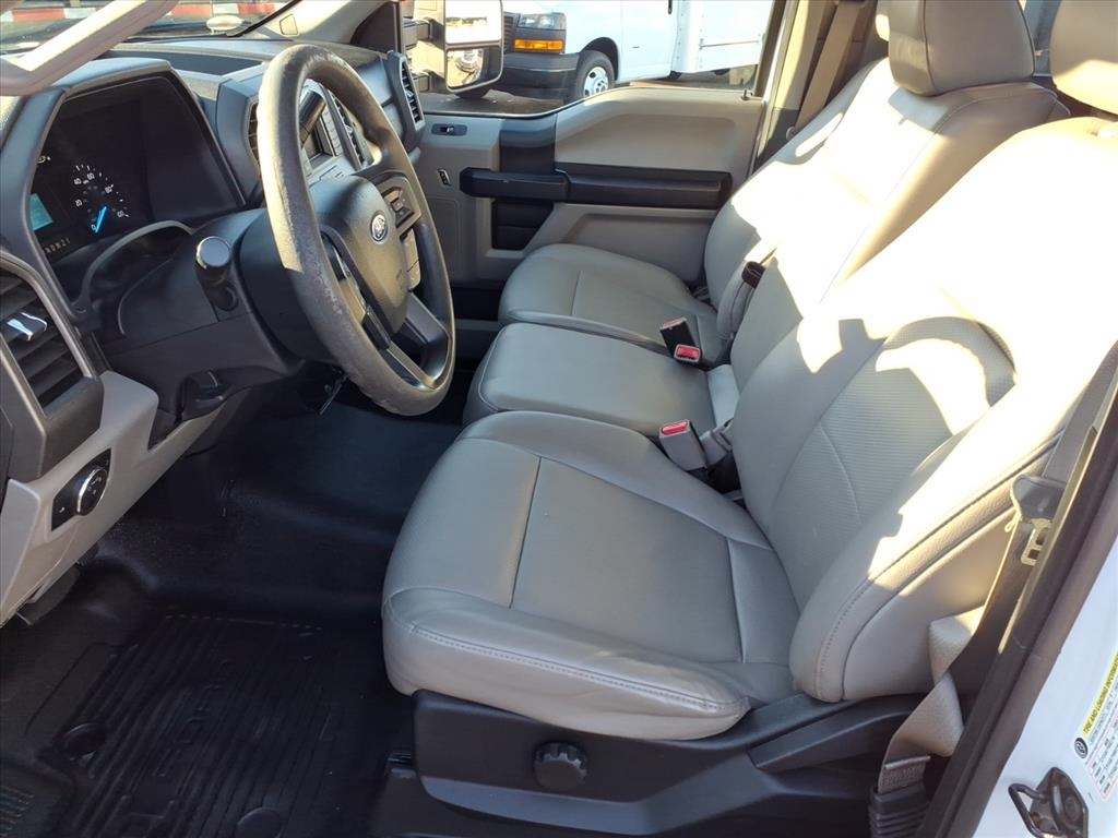 Ford Super Duty F-250 SRW XL 2WD Reg Cab 8' Box 2017