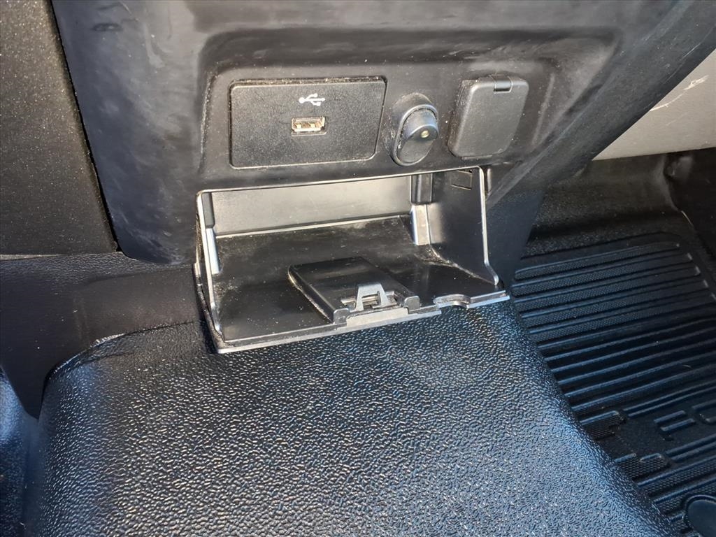 Ford Super Duty F-250 SRW XL 2WD Reg Cab 8' Box 2017