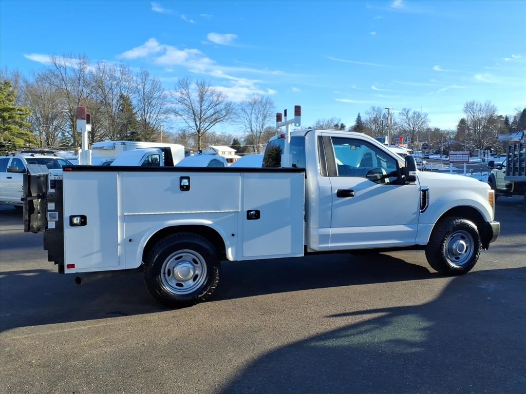 Ford Super Duty F-250 SRW XL 2WD Reg Cab 8' Box 2017