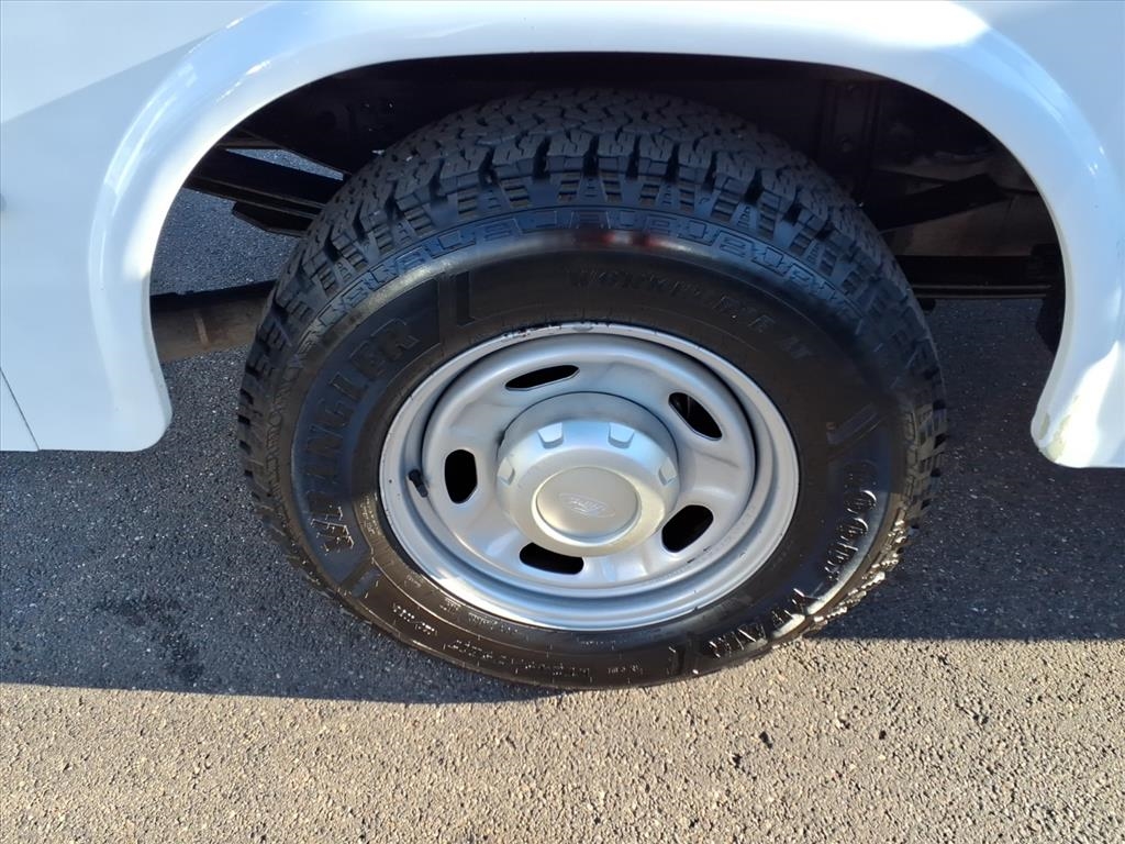 Ford Super Duty F-250 SRW XL 2WD Reg Cab 8' Box 2017