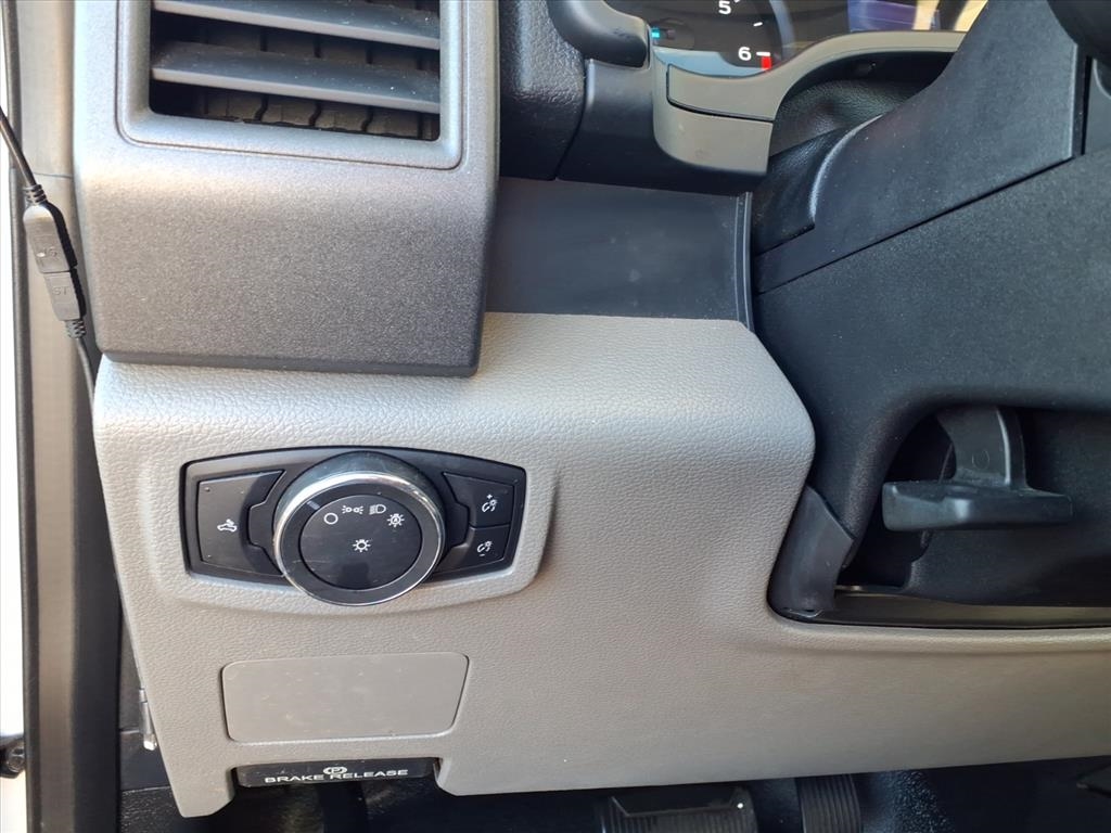 Ford Super Duty F-250 SRW XL 2WD Reg Cab 8' Box 2017