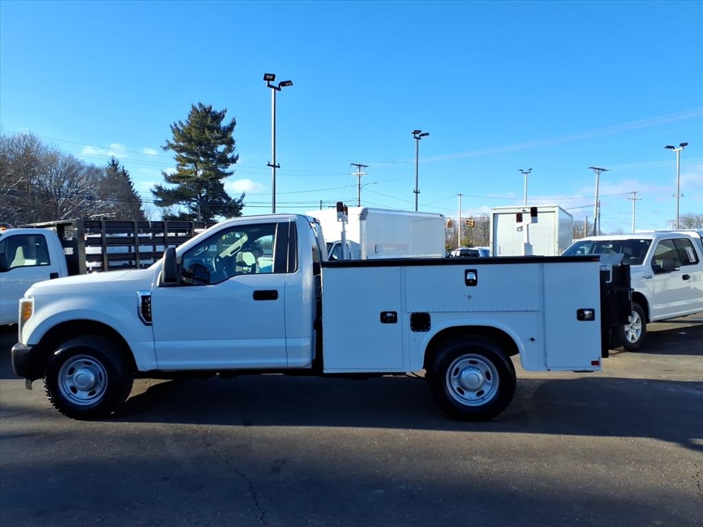 Ford Super Duty F-250 SRW XL 2WD Reg Cab 8' Box 2017