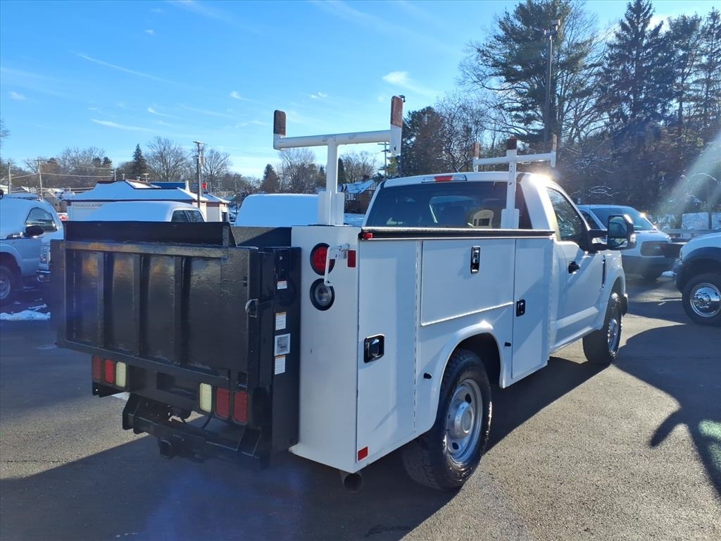 Ford Super Duty F-250 SRW XL 2WD Reg Cab 8' Box 2017