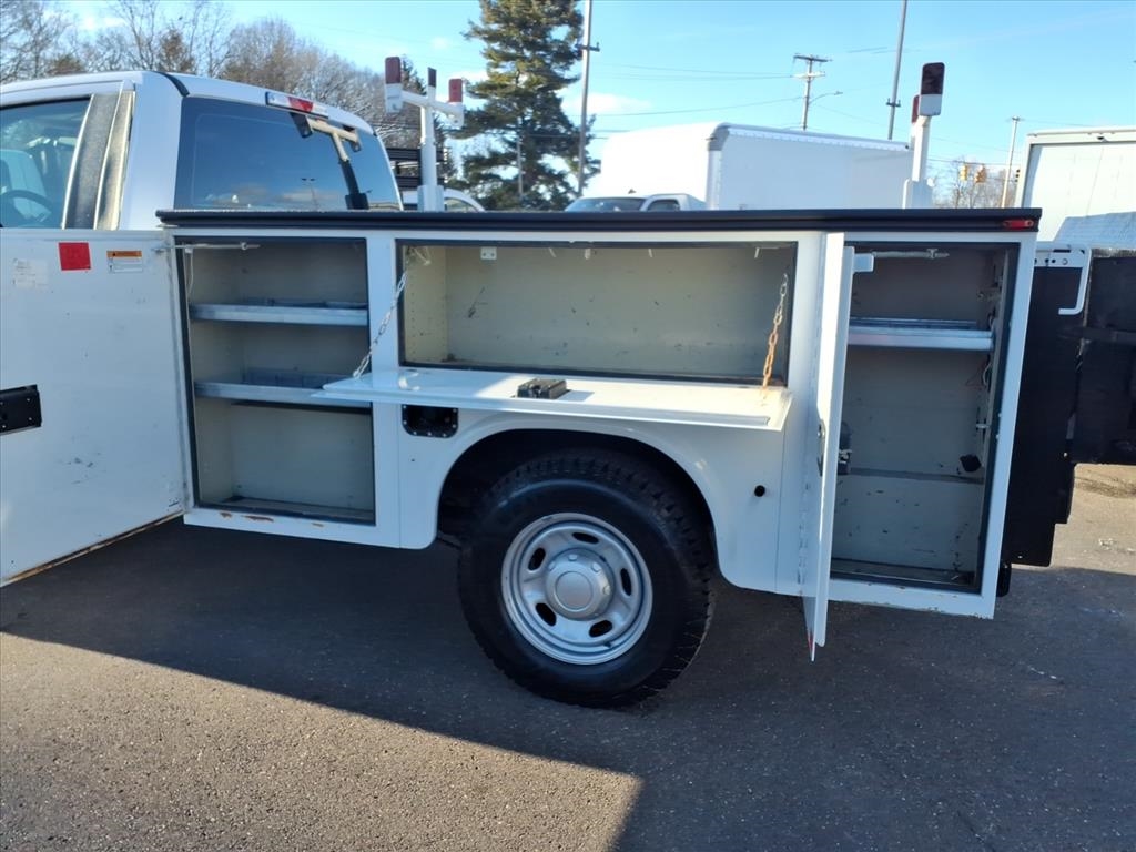 Ford Super Duty F-250 SRW XL 2WD Reg Cab 8' Box 2017