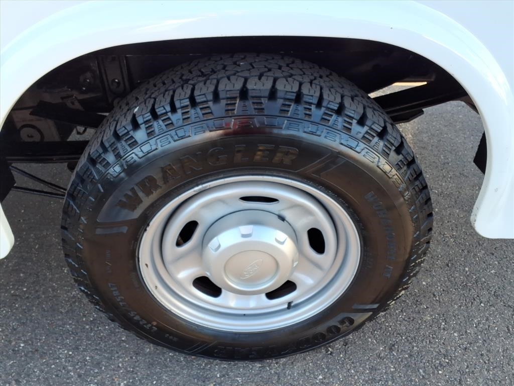 Ford Super Duty F-250 SRW XL 2WD Reg Cab 8' Box 2017