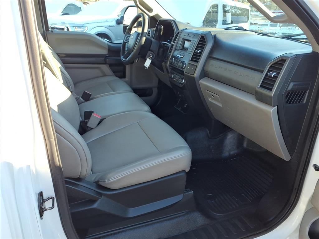 Ford Super Duty F-250 SRW XL 2WD Reg Cab 8' Box 2017