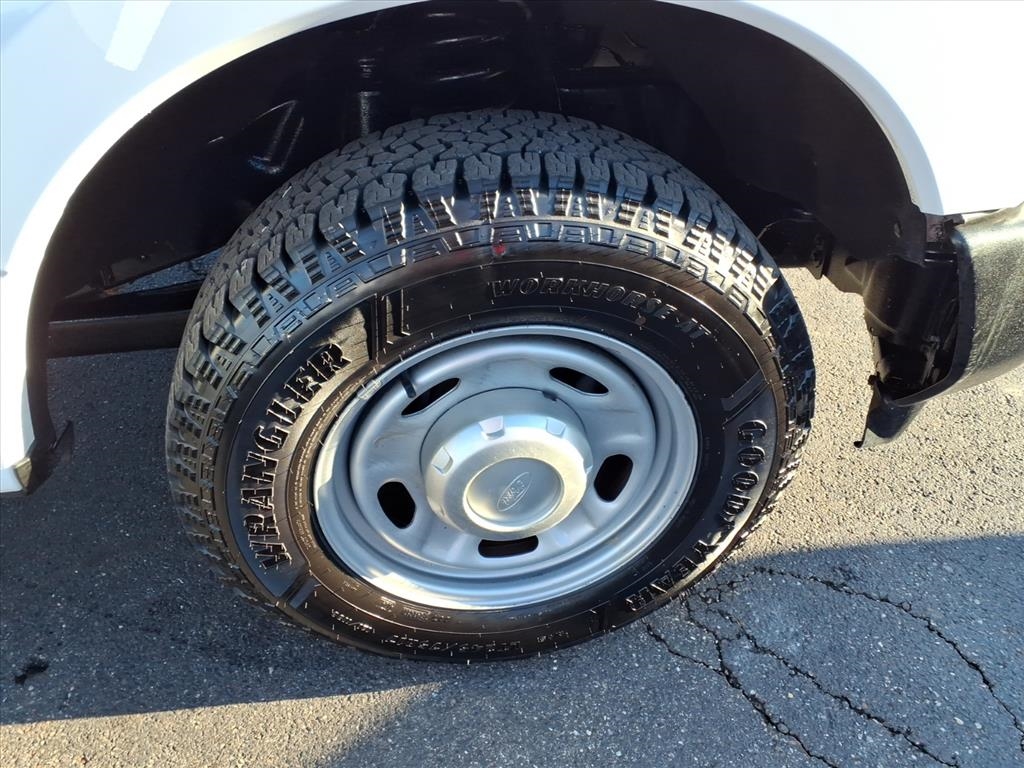 Ford Super Duty F-250 SRW XL 2WD Reg Cab 8' Box 2017