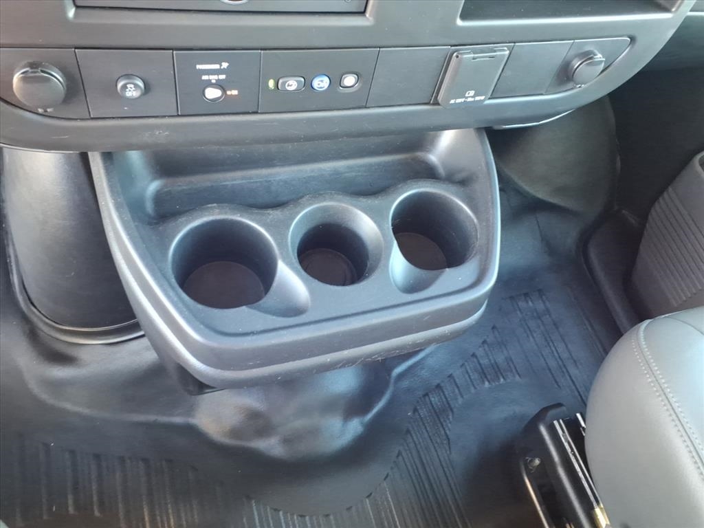 GMC Savana Commercial Cutaway 3500 Van 177" 2022