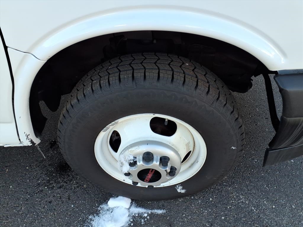 GMC Savana Commercial Cutaway 3500 Van 177" 2022