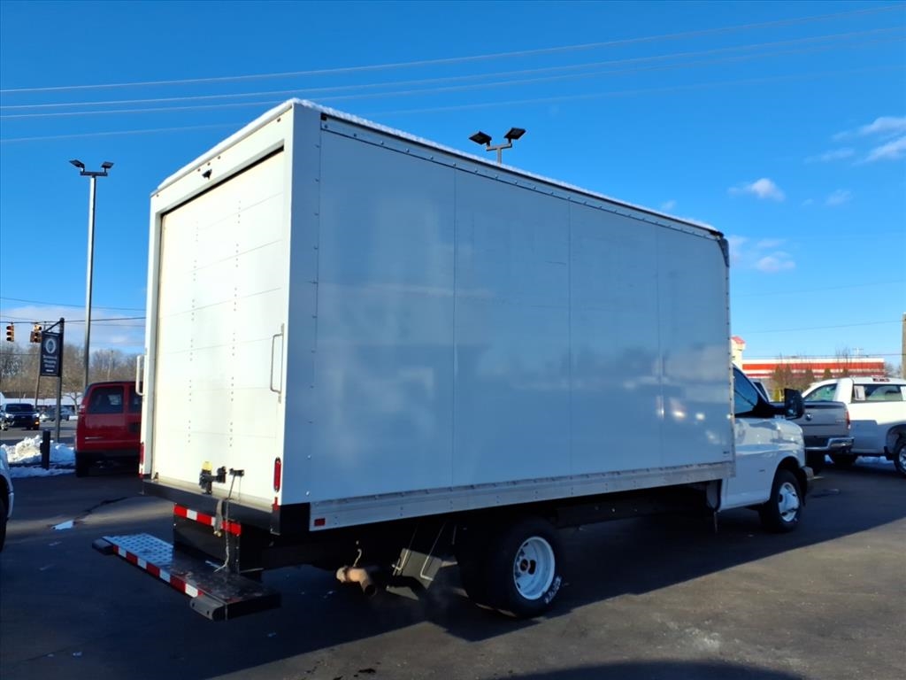 GMC Savana Commercial Cutaway 3500 Van 177" 2022