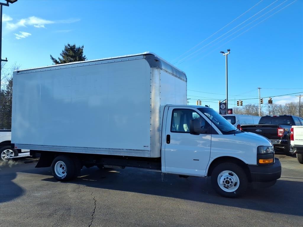 GMC Savana Commercial Cutaway 3500 Van 177" 2022