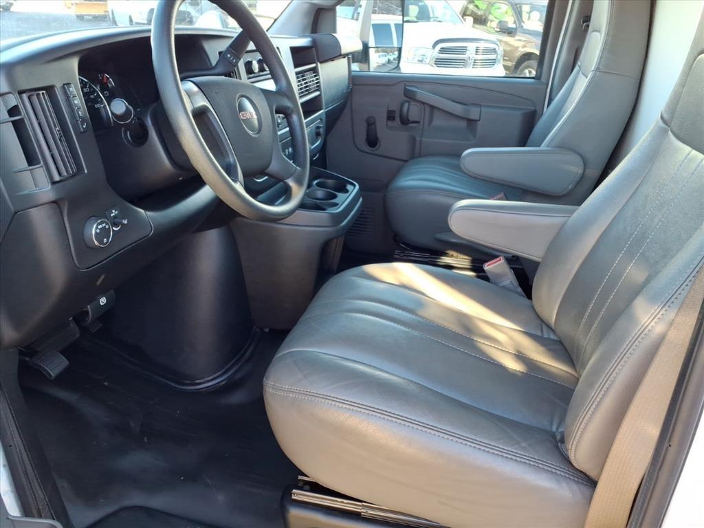 GMC Savana Commercial Cutaway 3500 Van 177" 2022