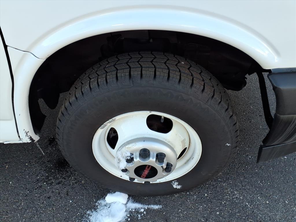 GMC Savana Commercial Cutaway 3500 Van 177" 2022