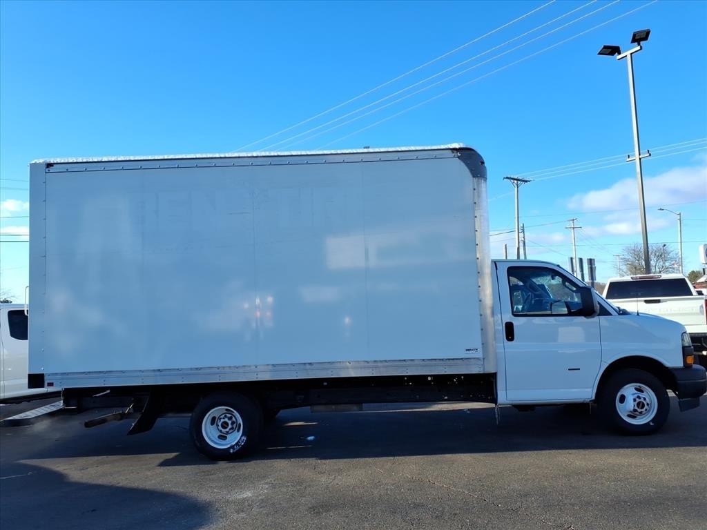 GMC Savana Commercial Cutaway 3500 Van 177" 2022