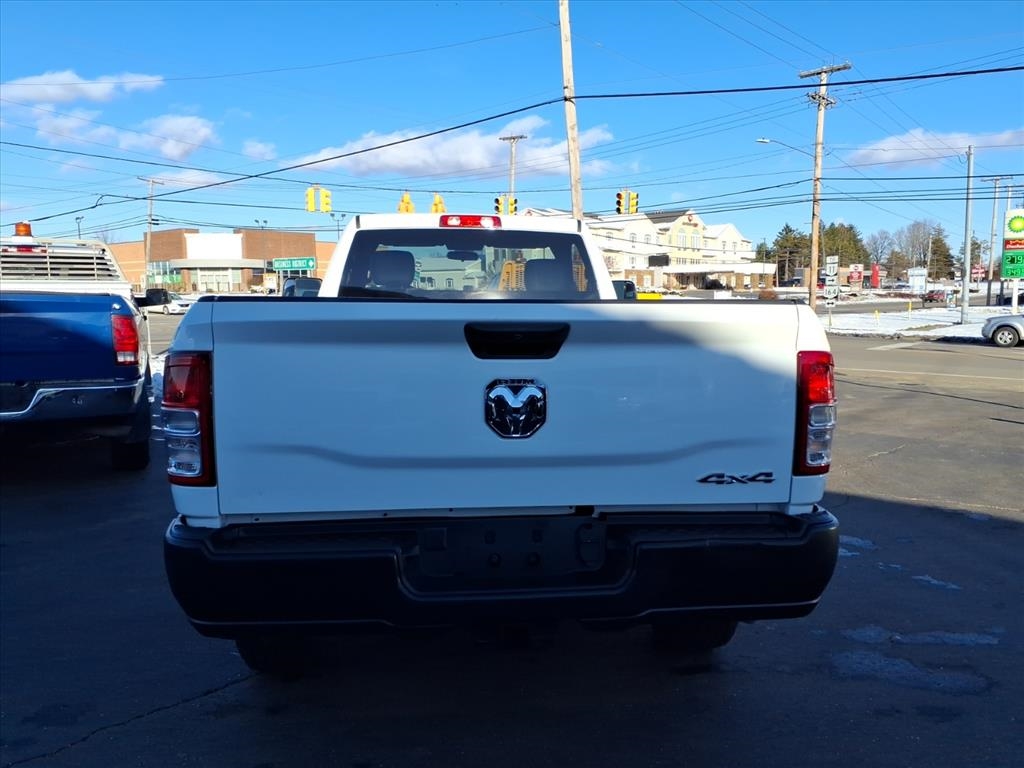 RAM 2500 Tradesman 4x4 Reg Cab 8' Box 2022