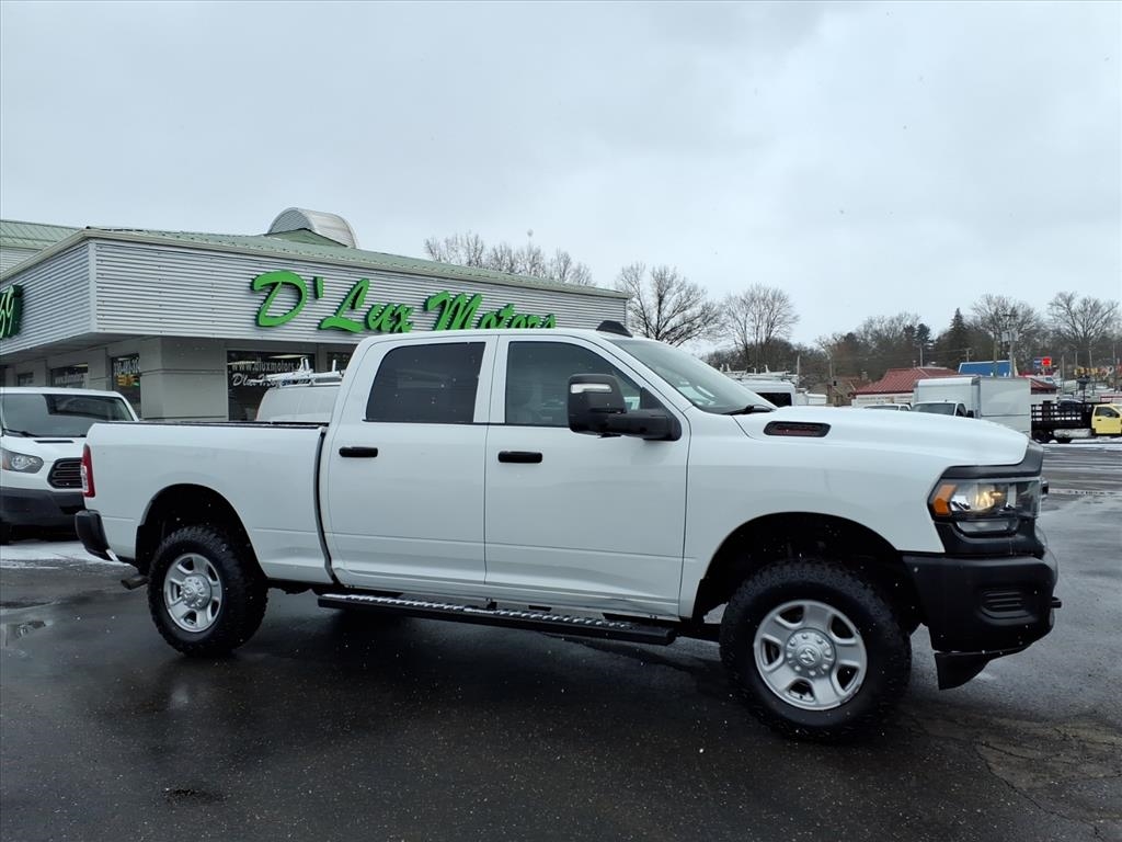 RAM 2500 Tradesman 4x4 Crew Cab 6'4" Box 2023